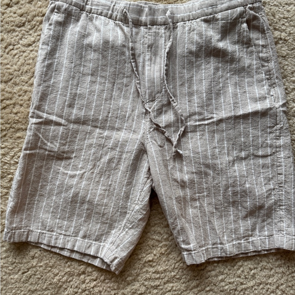 H&M Men's Light Brown Striped Shorts